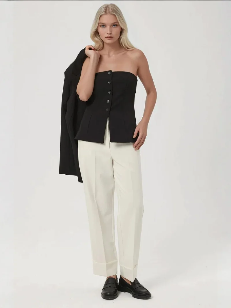 هيكاب بلوزة ضيقة بأزرار بدون حمالات